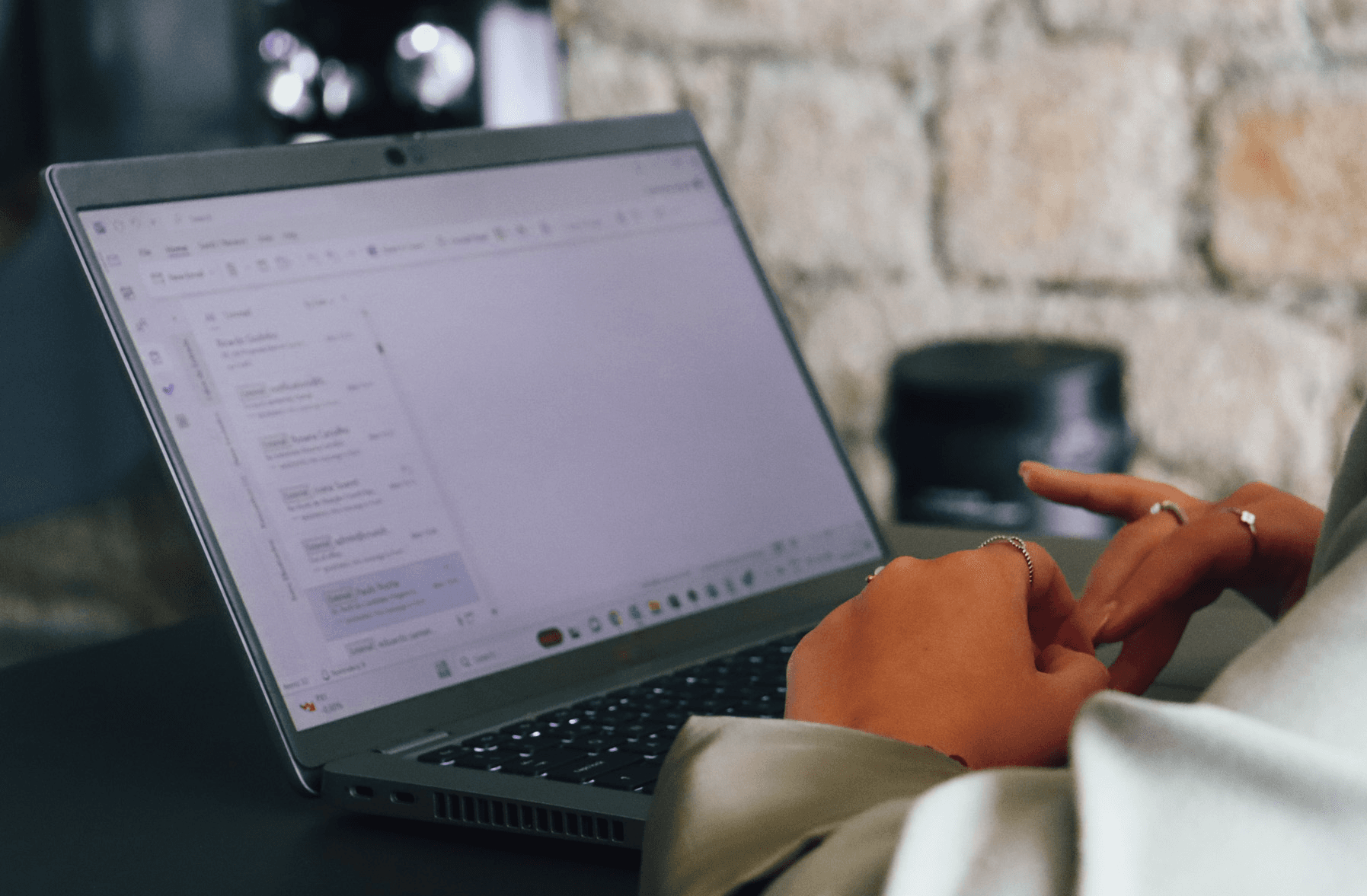 female hands tying on the computer. In the background, the work table with industrial and stone details